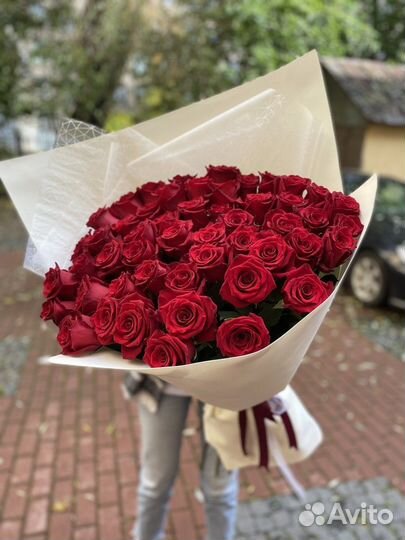 Букет из 51 высокой красной розы