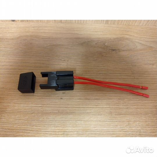 Держатель предохранителя флажкового с крышкой,пров