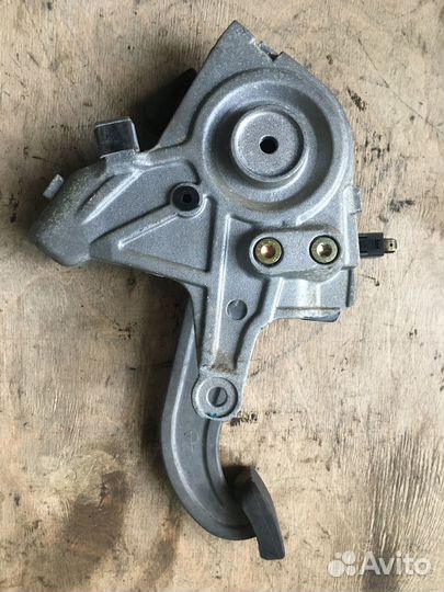 Рычаг педаль стояночного тормоза Mercedes W220