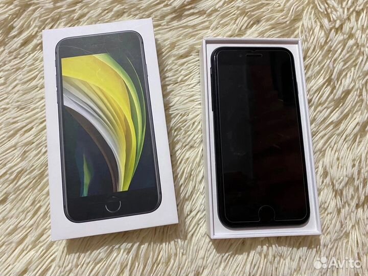 Телефон iPhone se 2020