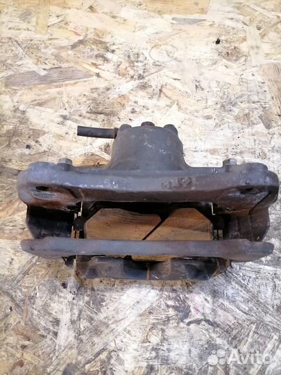 Суппорт передний левый Mitsubishi Grandis NA4W