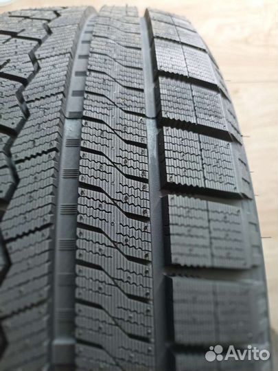 Pirelli Formula Ice FR 215/55 R17