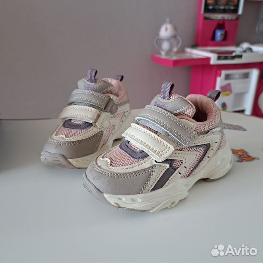 Кроссовки детские