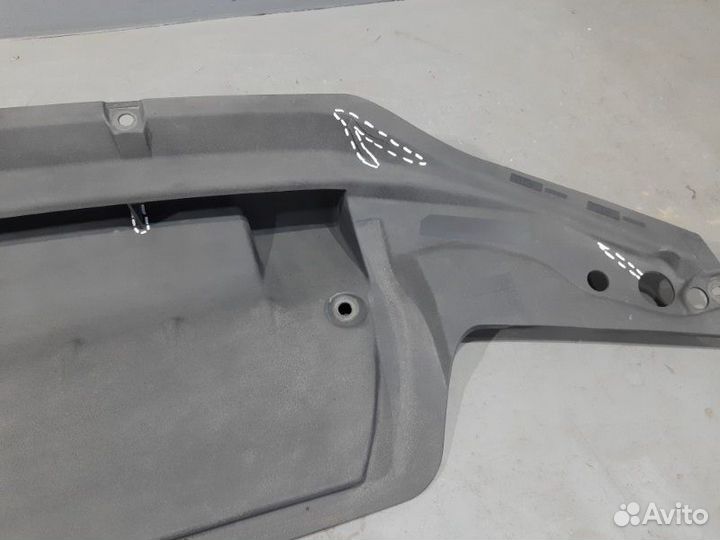 Кожух замка капота Toyota Land Cruiser 200