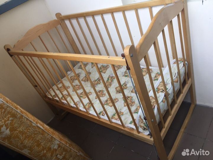 Детская кроватка маятник