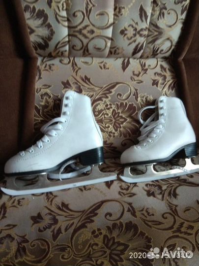 Ледовые коньки для девочки