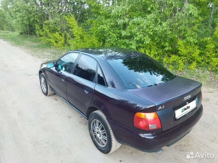 Audi A4 1.6 МТ, 1995, 157 976 км