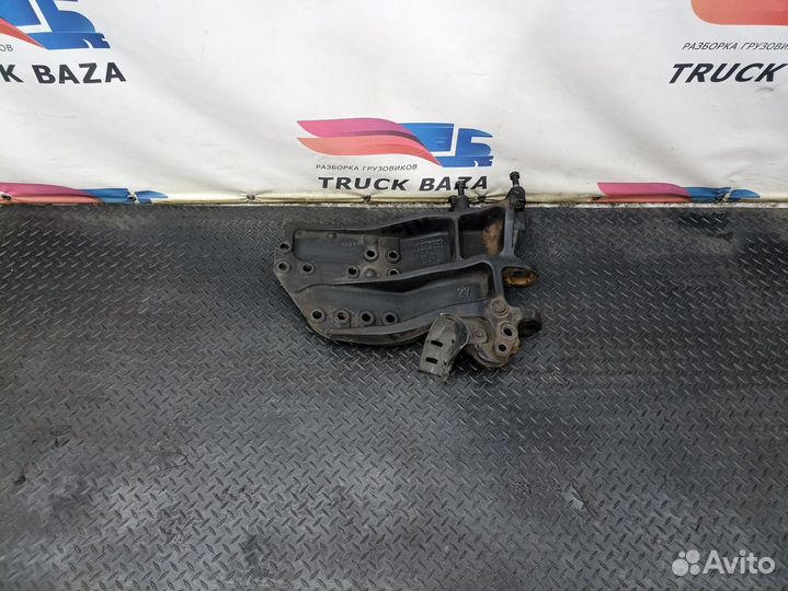 Кронштейн переднего бампера правый Scania 5-series