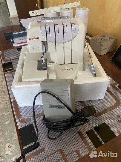 Оверлок Janome 4852