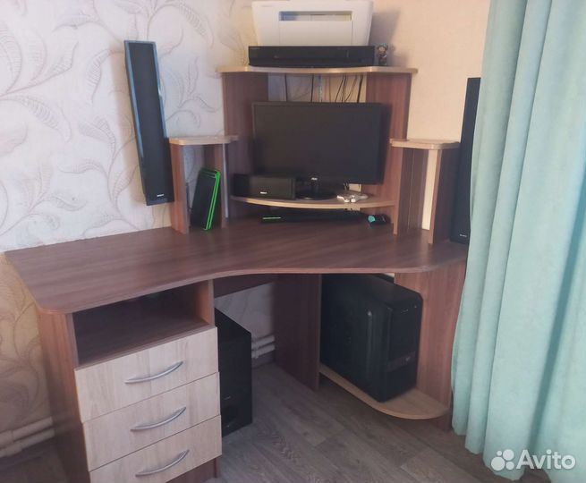 Компьютерный стол