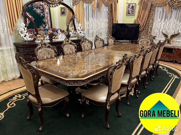 Стол и стулья