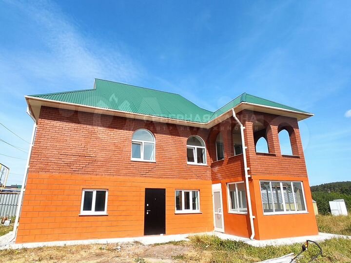 Коттедж 266 м² на участке 9,5 сот.