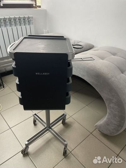 Тележка парикмахерская