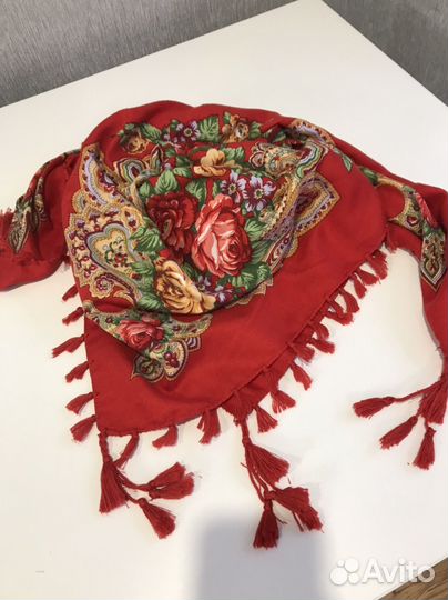 Платок красный 88*92см