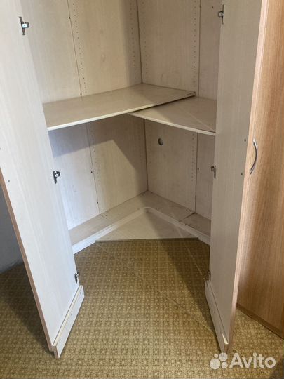 Угловой модульный шкаф с зеркалом