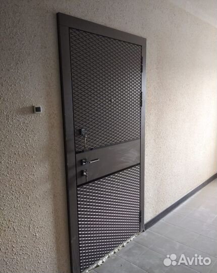 Входная дверь Авангард