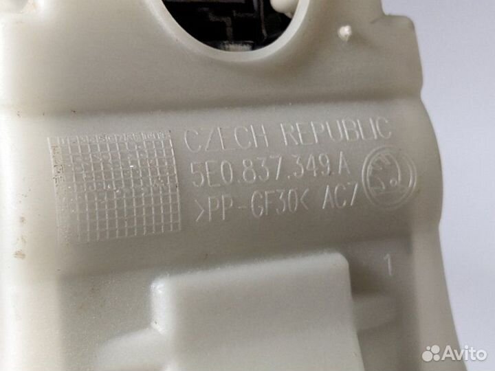 Ручка двери передняя правая Skoda Rapid 1.6 CWV