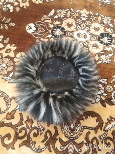 Вязаная шапка с песцом