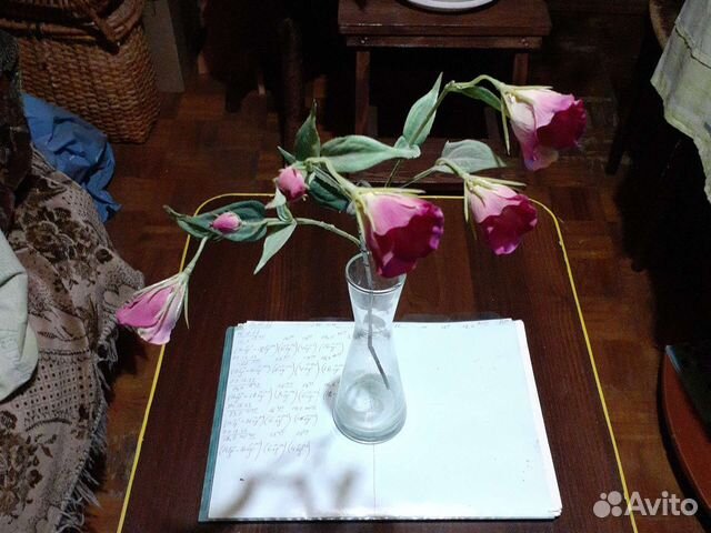 Стеклянная вазочка