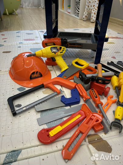 Набор игрушечных инструментов