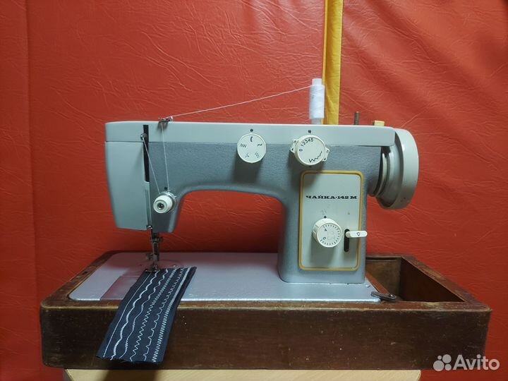 Швейная машинка Чайка 142