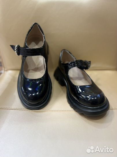 Кроссовки для девочки