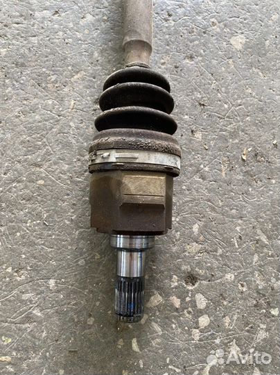 Привод правый в сборе МКПП Kia Rio 3 1.4