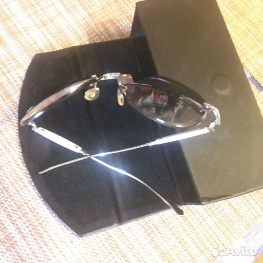 Очки солнцезащитные