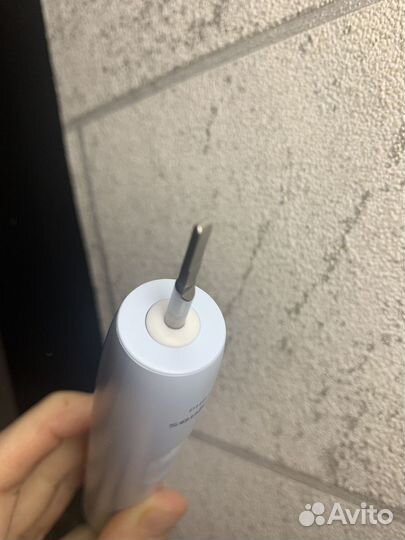 Электрическая зубная щетка Philips Sonicare 2100