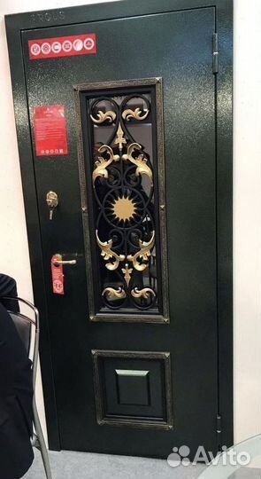 Дверь входная уличная