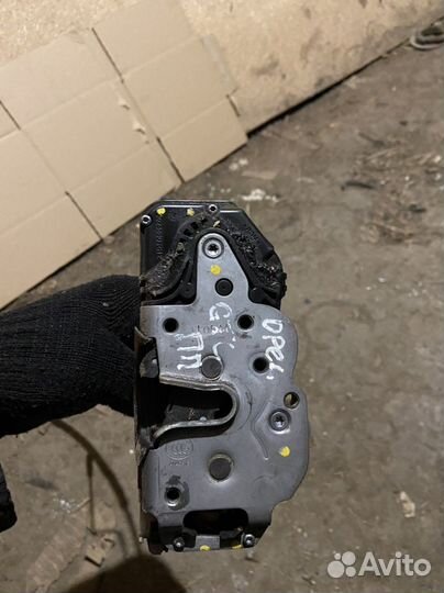 Замок двери передний правый Opel Astra J GTC