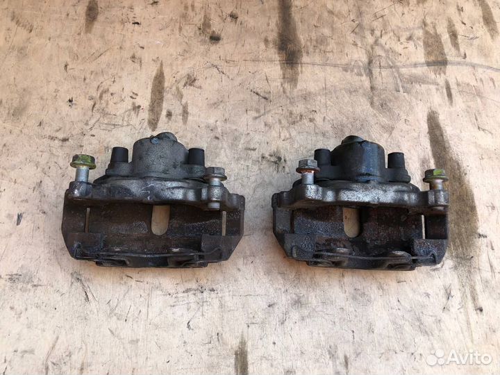 Суппорт тормозной Audi A3 8P Volkswagen Golf 5