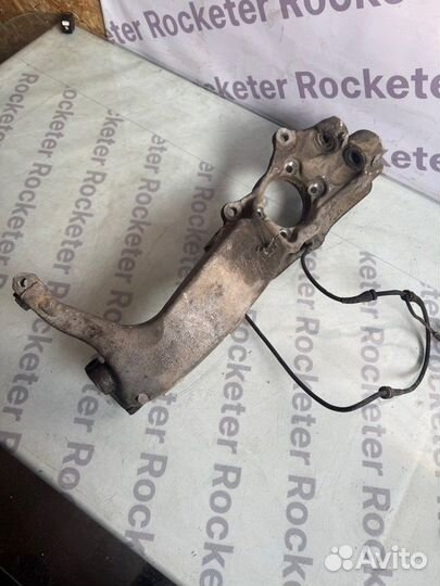 Кулак поворотный передний правый Audi A8 D2 4.2