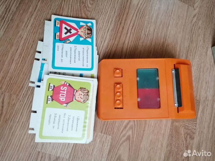 Электромеханическая игрушка школьник