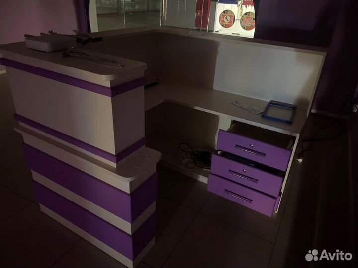 Стойка ресепшн бу, зеркала, вешалки