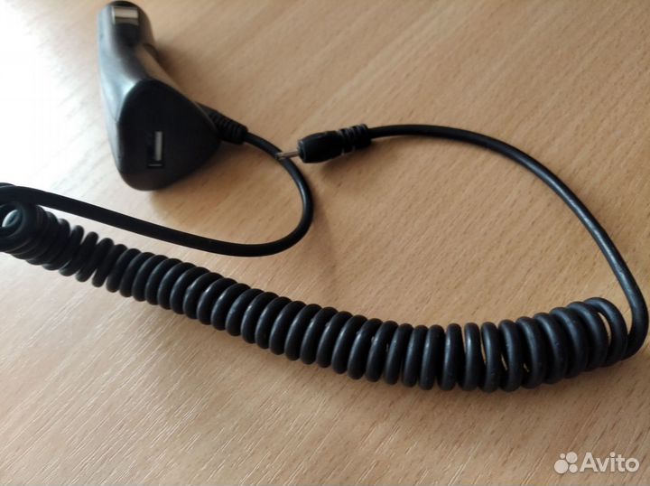 Автомобильное зарядное устройство для телефона