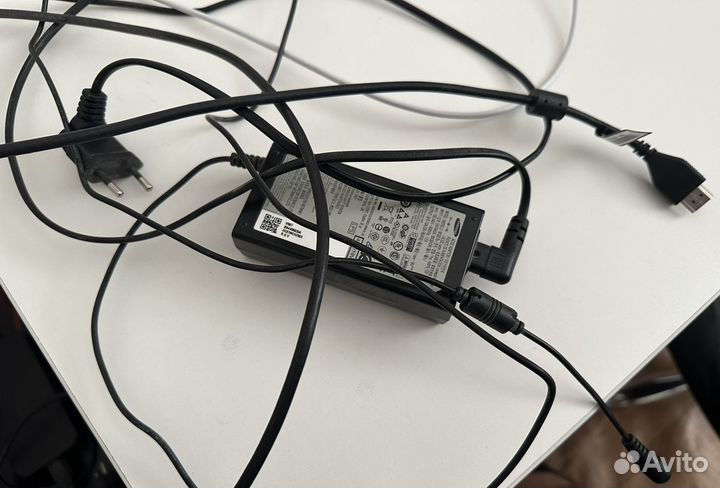 Изогнутый монитор samsung c32r500fhi