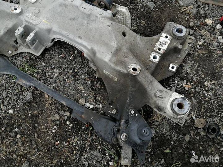 Передняя балка (подрамник) Peugeot 407