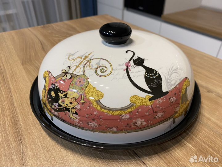 Фарфоровое блюдо с крышкой «Гламурные кошечки»