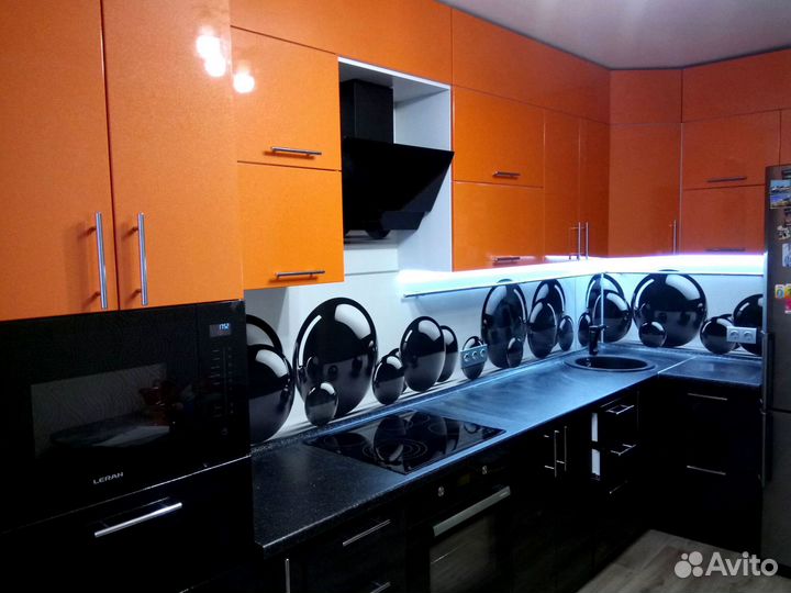 Кухонный гарнитур в современном стиле на заказ