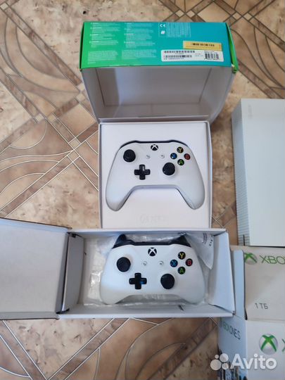 Xbox One s 2 геймпада 1tb