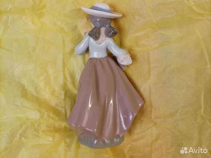 Фарфоровая статуэтка Lladro