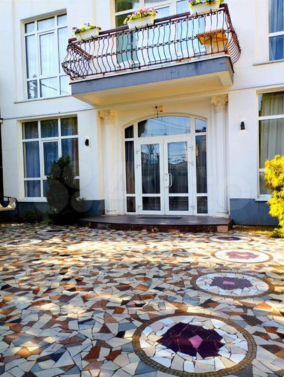 3-к. апартаменты, 85 м², 1/3 эт.