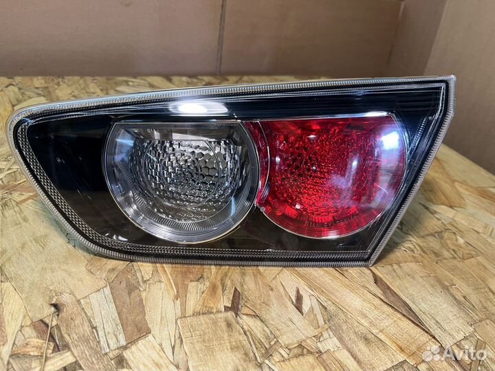 Задний фонарь правый Mitsubishi Lancer 10
