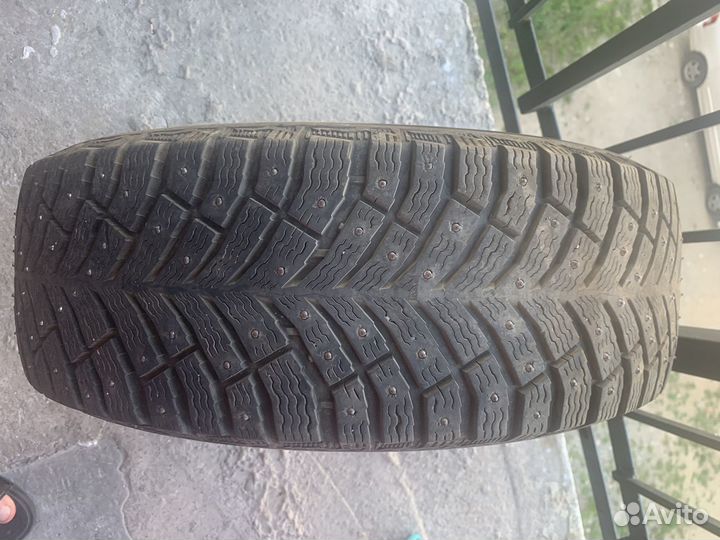 Michelin X-Ice North 4 205/60 R15