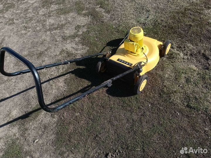 Газонокосилка электрическая