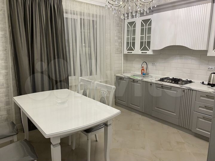 2-к. квартира, 57 м², 7/10 эт.