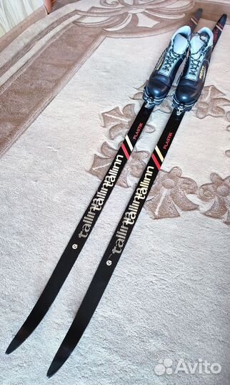 Беговые лыжи с палочками