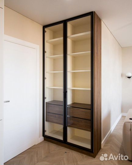 Шкаф-витрина на заказ от производителя