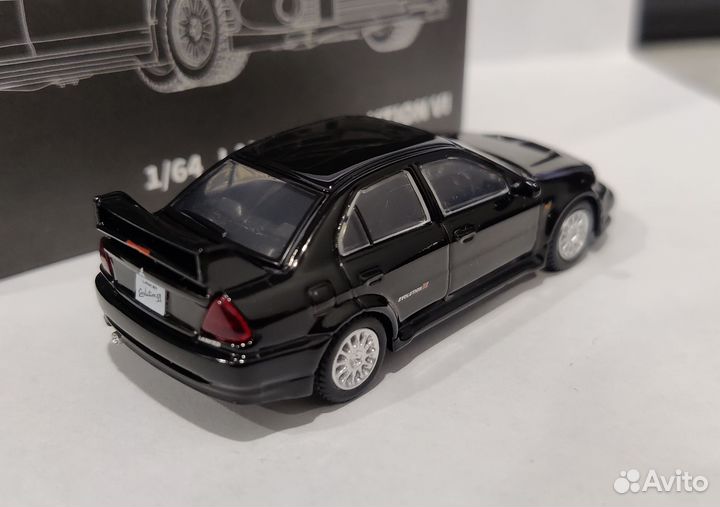 Модель 1:64 Mitsubishi Lancer Evolution VI